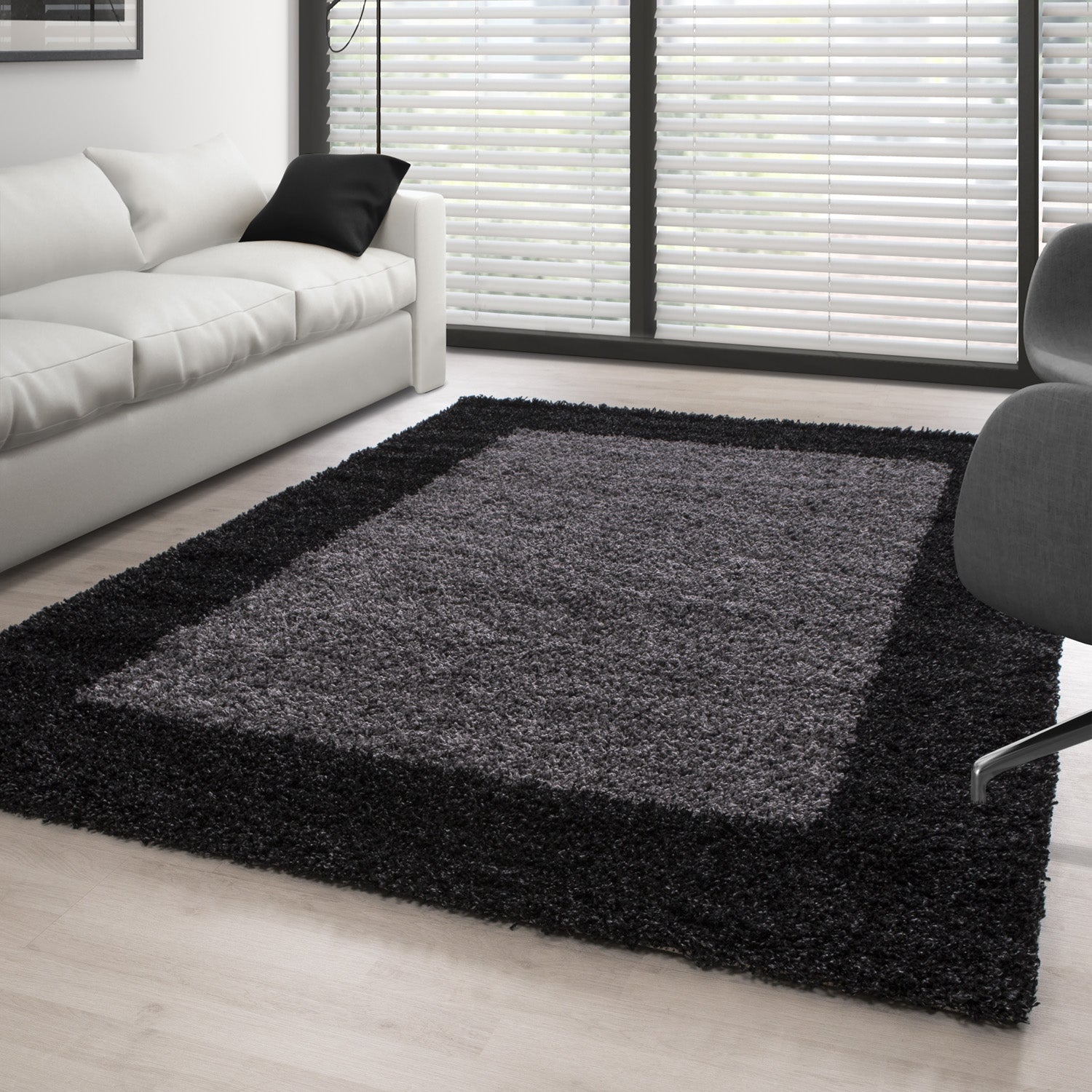 Deep pile rug, shaggy rug, living room rug, patterned in border design