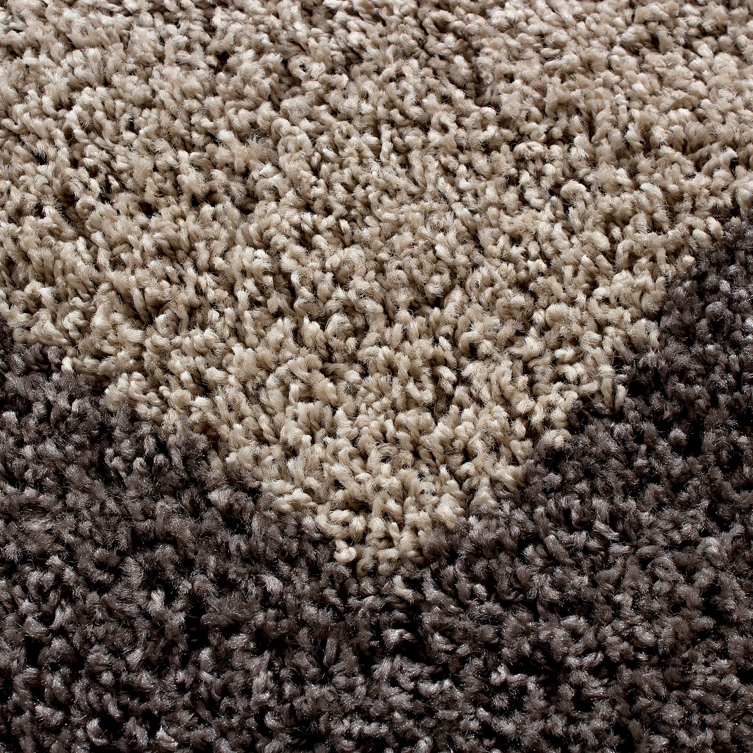 Deep pile rug, shaggy rug, living room rug, patterned in border design