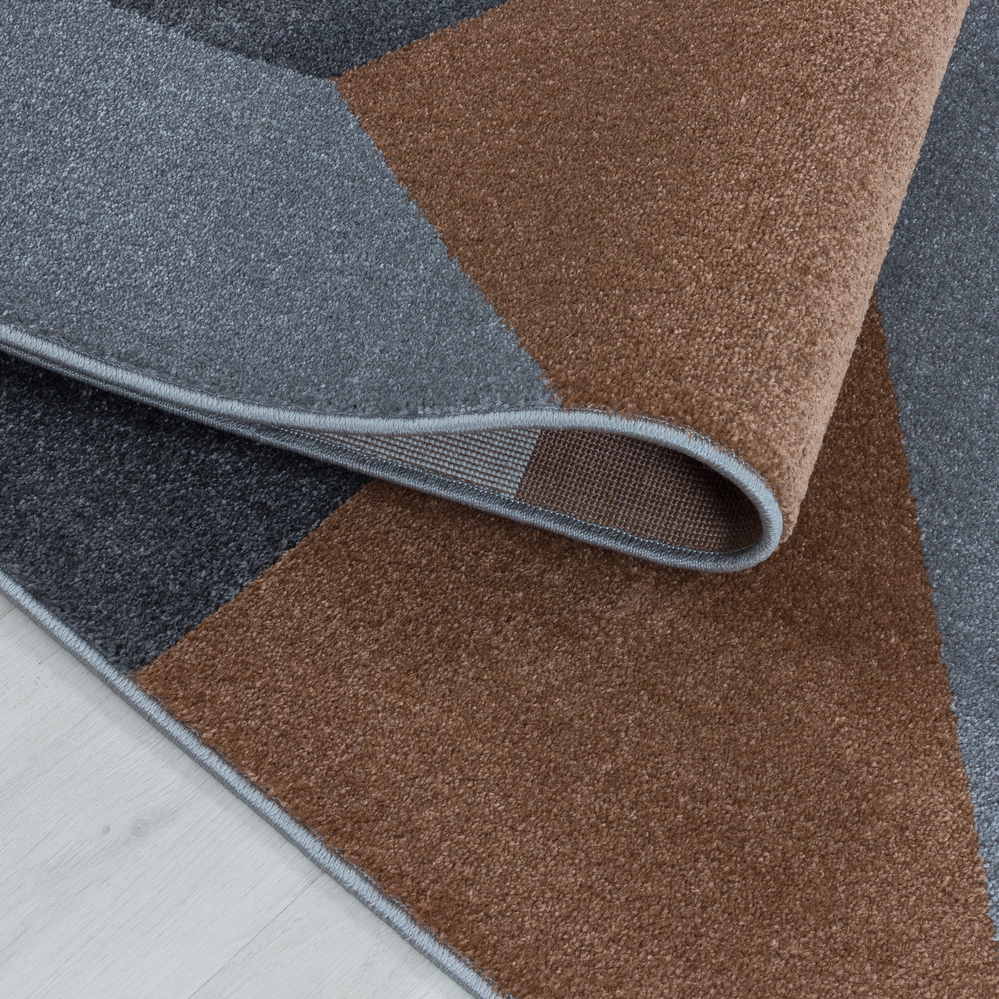Modern Designer Living Room Rug Soft Short Pile Geometric Design Robust